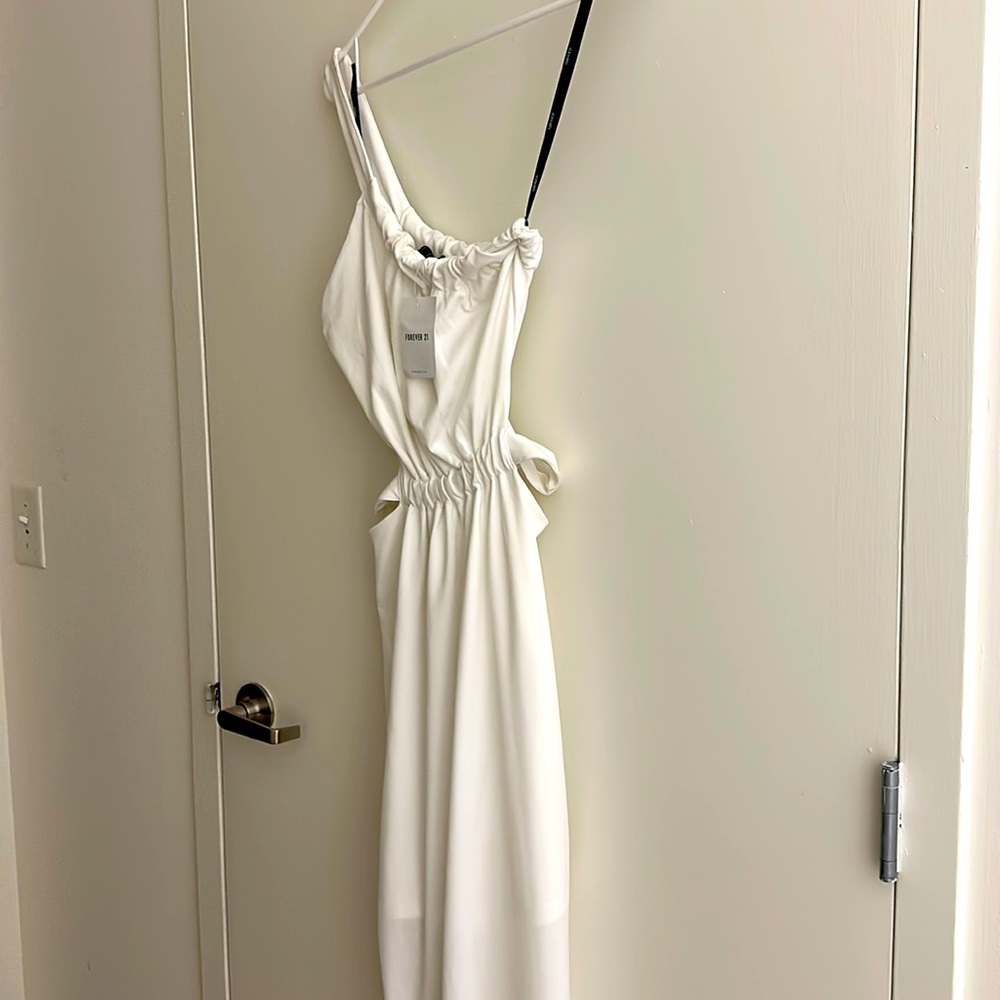 Brand new dress from forever 21. Purchased from F21 store in Puerto Rico.
